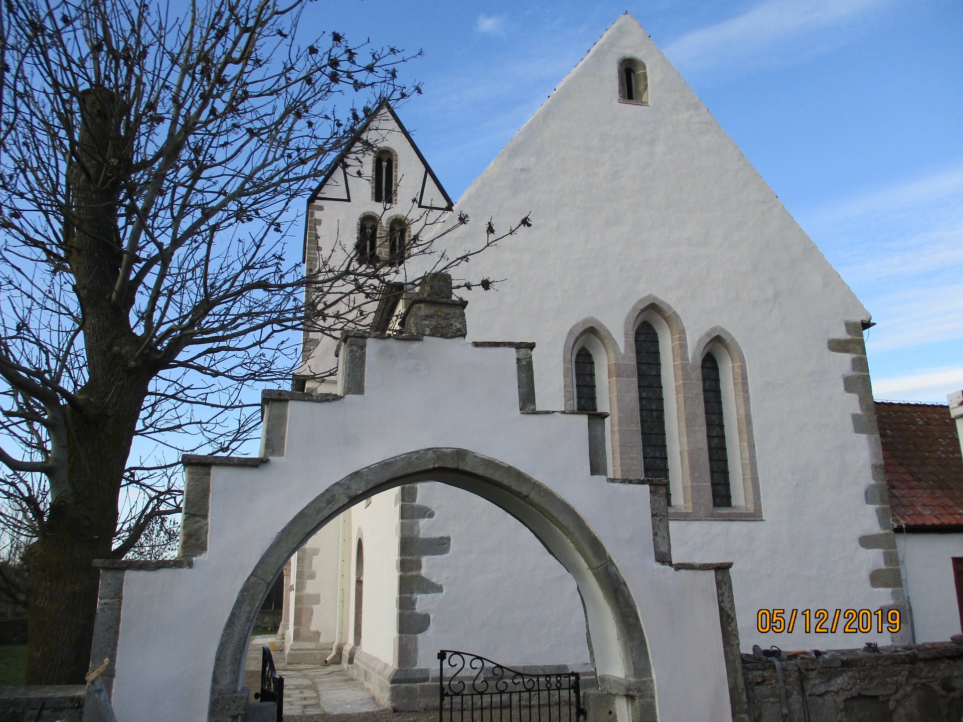 HAMRA KYRKA klar efter 5 intensiva månader. vi har jobbat mot kylan redan ifrån... 3