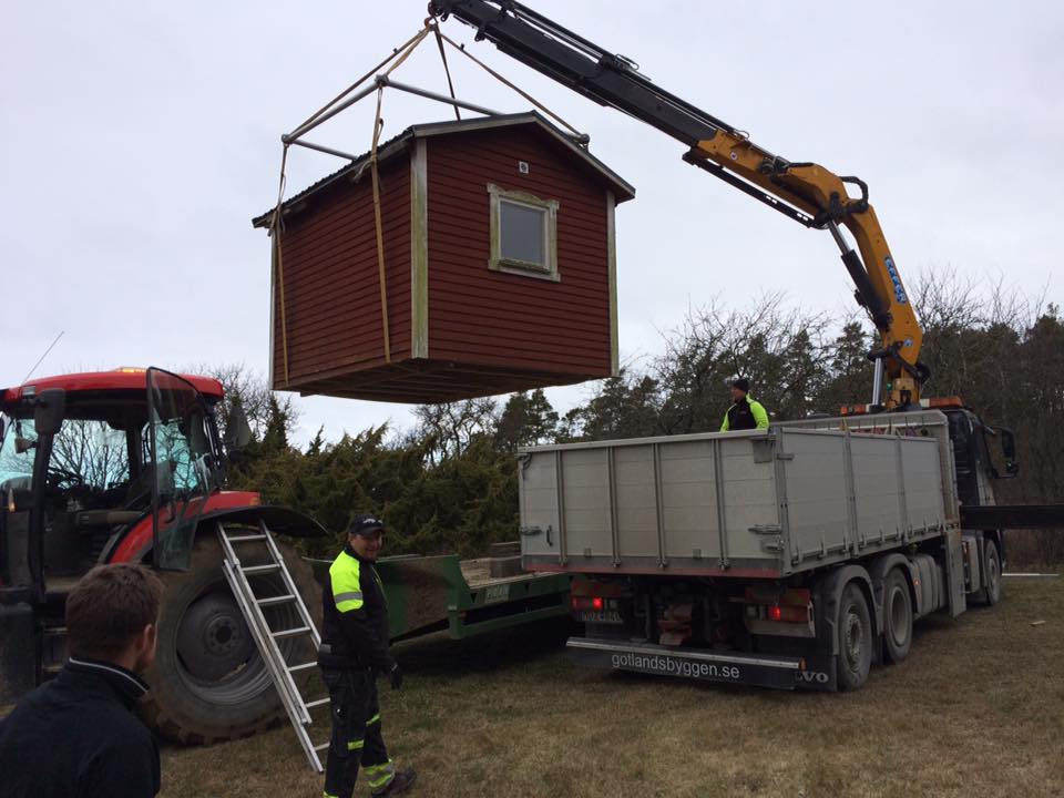 Idag har vi fått hjälp av Brucesson's gräv & entreprenad AB att flytta en ... 2